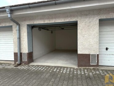 Na predaj murovaná garáž (21 m²) v Senici na Sadovej ulici