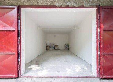 Na predaj murovaná garáž s elektrickým pripojením, 16 m²
