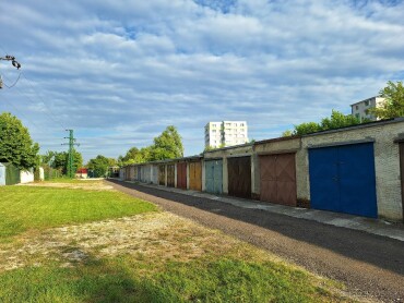 Na predaj garáž s pozemkom vo Vrbovom