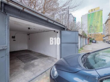 Samostatná murovaná garáž s montážnou jamou na Miletičovej ulici v Ružinove