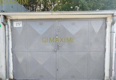 Garáž s montážnou jamou a elektrinou na predaj v Rači