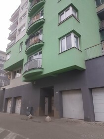 Garáž na prenájom na Kazanskej ulici s elektrinou