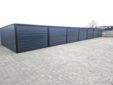 Nová plechová garáž s elektrickým ovládaním na Rumančekovej ulici