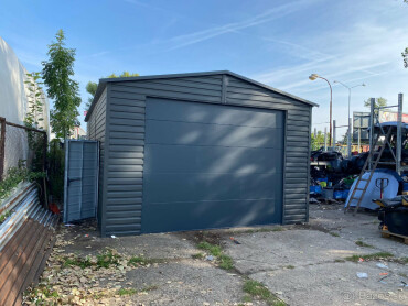 Predaj plechovej garáže 5x9 m s diaľkovým ovládaním