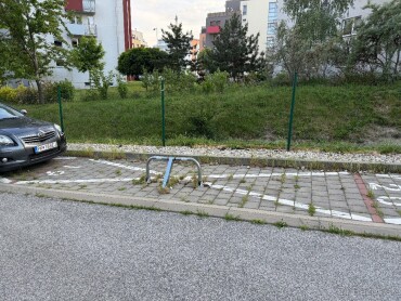 Parkovacie miesto na prenájom s uzamykacou rampou v Rači