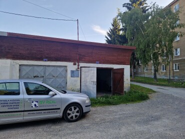 Na predaj murovaná garáž 28 m2 s elektrikou v Handlovej