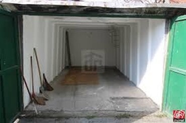 Hľadám garáž v Pezinku do 20 000 €