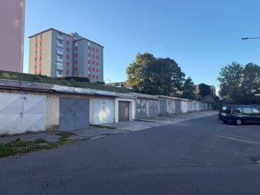 Garáž na prenájom v Hlohovci s elektrinou a jamou