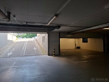 Priestranná uzatvárateľná garáž s 3 parkovacími miestami v Senci