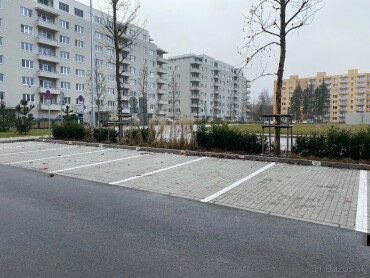 Parkovacie miesto na prenájom - Zelené Vlčince