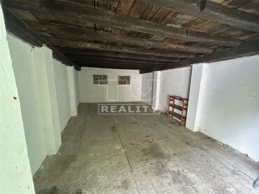 Na predaj priestranná murovaná garáž v Trnave – Prednádražie