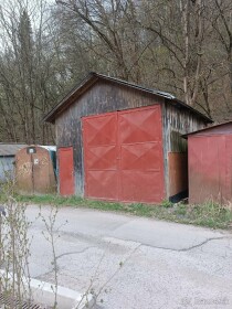 Veľká drevená garáž na prenájom blízko centra mesta