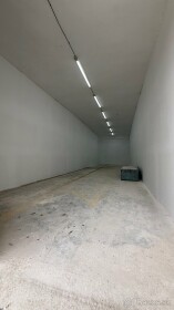 Prenájom priestrannej garáže v Leviciach s elektrinou