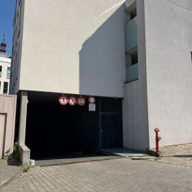 Prenájom parkovacieho miesta v garáži na ulici Hollého