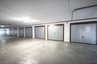Garáž na predaj v garážovom dome s rozlohou 17,7 m2 v Bratislave