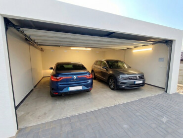Prenájom priestrannej dvojgaráže 36 m² v Trenčíne s elektrinou a vodou