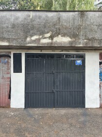 Na predaj garáž v Karlovej Vsi s vodou a elektrinou