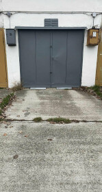 Na predaj zrekonštruovaná garáž s elektrinou v Komárne