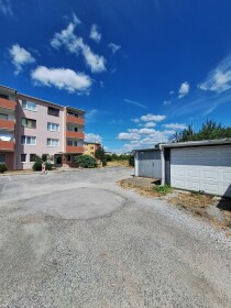 Na predaj suchá garáž s pozemkom na Muškáte