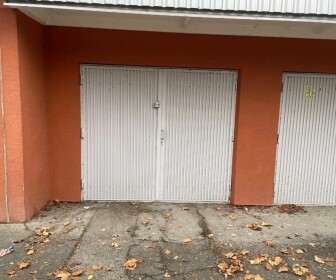 Predaj priestrannej garáže v Dúbravke na Beňovského ulici