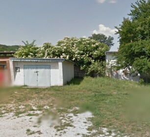 Priestranná garáž (34 m2) na predaj v centre mesta Partizánske