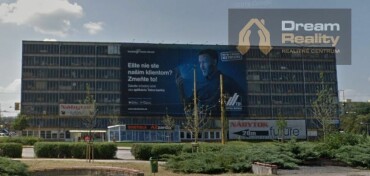 Predaj garážového boxu v parkovacom dome na Hlinách