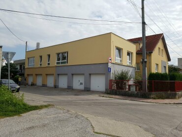 Prenájom 1-garáže s elektrickou bránou na Ul. stavbárov v Prievidzi