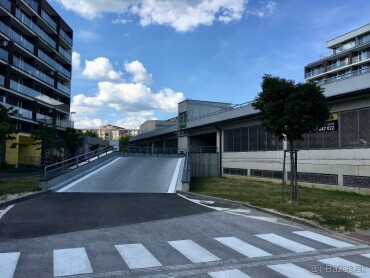 Parkovacie miesto v garážovom dome Galéria City
