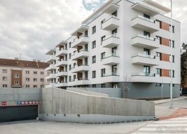 Prenájom parkovacieho státia v garáži - Zvolen, Kubániho dvory