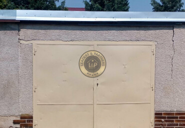 Garáž na predaj v Hlohovci, časť Peter s montážnou jamou