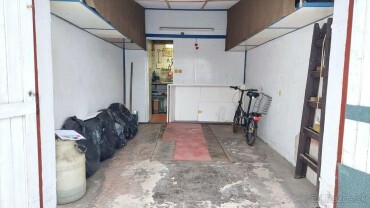 Na predaj murovaná garáž s pozemkom 17 m² v Poprade