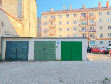 Zrekonštruovaná murovaná garáž na predaj v Ružinove