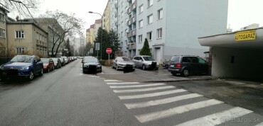 Prenájom parkovacieho miesta v garážovom dome - Ružinov, Ondavská