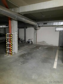 Prenájom vnútorného garážového parkovacieho miesta na Bakossovej ulici, Banská Bystrica