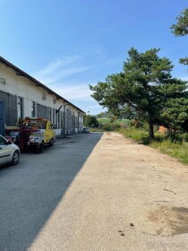 Parkovacie miesta pre autá, dodávky a kamióny v areáli Hôrky