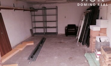 Veľká murovaná garáž na predaj v Rači