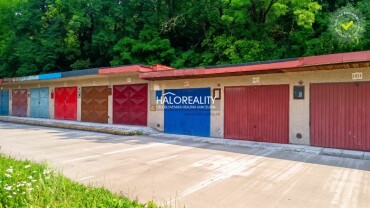 Predaj murovaná garáž v Liptovskom Hrádku na Hradnej ulici