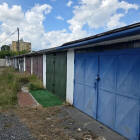 Murovaná garáž na predaj v Lučenci s elektrinou