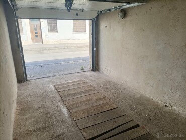 Garáž na prenájom s montážnou jamou na Kukučínovej ulici, Bratislava