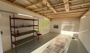 Priestranná garáž na Agátovej ulici v Dúbravke