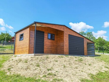 Plechová garáž 9x5m s prístreškom a technickou miestnosťou na predaj