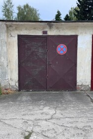Panelová garáž s pozemkom na predaj v Senici