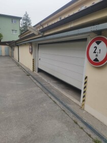 Garáž na predaj v parkovacom dome v Starej Turej