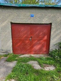 Prenájom garáže na Mierovom námestí, Handlová