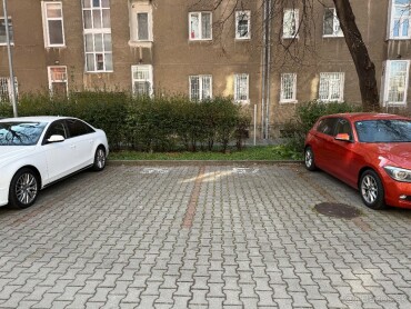Prenájom 2 parkovacích miest v uzavretom dvore na Nitovej ulici