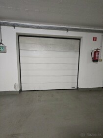 Garáž s elektrickou bránou na prenájom