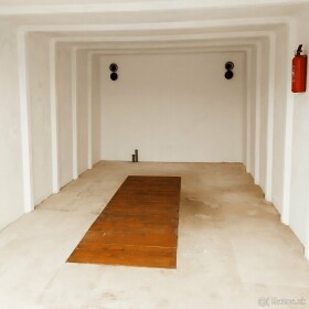 Predaj zrekonštruovanej garáže s jamou na Malokarpatskej ulici v Pezinku