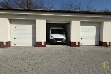Murovaná garáž 22 m² na predaj v uzavretom areáli v Senici