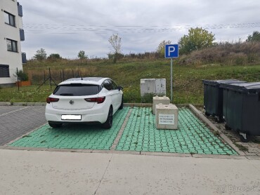 Na predaj dve parkovacie miesta vedľa seba na ulici Lúčna