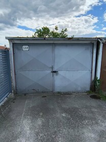 Na predaj garáž 18 m² na Jeleniej ulici vo Veľkom Mederi
